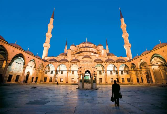 A fé é azul: Alá está nos detalhes de uma das principais atrações de Istambul, na Turquia – a Mesquita Azul A fé é azul: Alá está nos detalhes de uma das principais atrações de Istambul, na Turquia – a Mesquita Azul