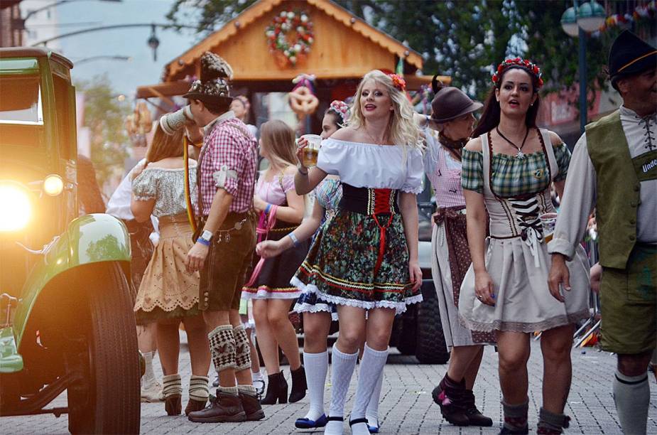 Interior do navio tem iluminação diferenciada Interior do navio tem iluminação diferenciada