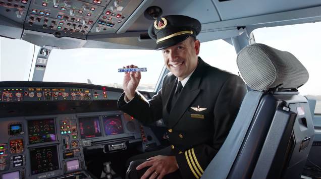 <strong>Mentos e Coca-cola</strong>Todo mundo sabe o que acontece quando se mistura pastilhas Mentos com Coca-cola Diet. Todo mundo sabe porque o viral explodiu, literalmente, na internet em 2012. <a href="https://www.youtube.com/results?search_query=mentos+and+coke&search_sort=video_view_count" rel="Aqui tem um milhão de vídeos para você se divertir" target="_blank">Aqui tem um milhão de vídeos para você se divertir</a> <strong>Mentos e Coca-cola</strong>Todo mundo sabe o que acontece quando se mistura pastilhas Mentos com Coca-cola Diet. Todo mundo sabe porque o viral explodiu, literalmente, na internet em 2012. <a href="https://www.youtube.com/results?search_query=mentos+and+coke&search_sort=video_view_count" rel="Aqui tem um milhão de vídeos para você se divertir" target="_blank">Aqui tem um milhão de vídeos para você se divertir</a>