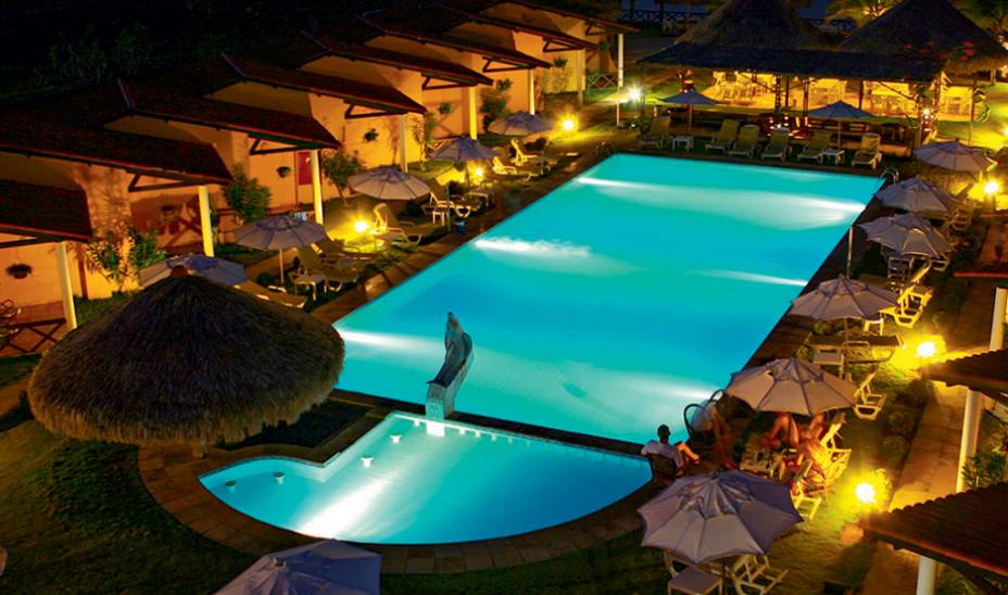 Todas as varandas levam &agrave; piscina no hotel Golfinho