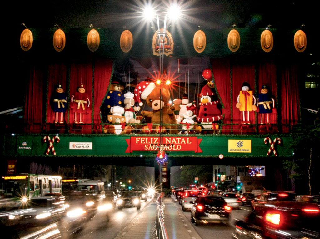 Decora&ccedil;&atilde;o natalina virou atra&ccedil;&atilde;o tur&iacute;stica na Avenida Paulista, S&atilde;o Paulo&nbsp;