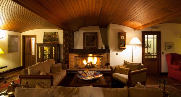<strong>15. <a href="https://viajeaqui.abril.com.br/estabelecimentos/br-sp-campos-do-jordao-hospedagem-pousada-villa-capivary" rel="Pousada Villa Capivary" target="_blank">Pousada Villa Capivary</a></strong> Na área social, a sala com lareira tem um novo espaço para o café da manhã <a href="https://www.booking.com/hotel/br/pousada-villa-capivary.pt-br.html?aid=332455&label=viagemabril-camposdojordao" rel="Faça sua reserva na pousada Villa Capivary pelo Booking.com" target="_blank">Faça sua reserva na pousada Villa Capivary pelo Booking.com</a> <strong>15. <a href="https://viajeaqui.abril.com.br/estabelecimentos/br-sp-campos-do-jordao-hospedagem-pousada-villa-capivary" rel="Pousada Villa Capivary" target="_blank">Pousada Villa Capivary</a></strong> Na área social, a sala com lareira tem um novo espaço para o café da manhã <a href="https://www.booking.com/hotel/br/pousada-villa-capivary.pt-br.html?aid=332455&label=viagemabril-camposdojordao" rel="Faça sua reserva na pousada Villa Capivary pelo Booking.com" target="_blank">Faça sua reserva na pousada Villa Capivary pelo Booking.com</a>