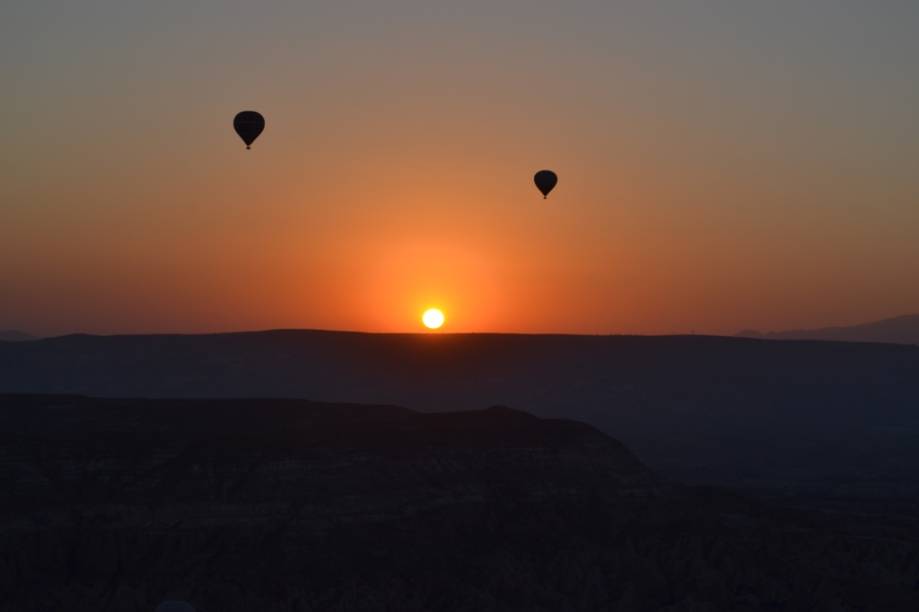 Bal&otilde;es no nascer do sol da Capad&oacute;cia, <a href="https://viajeaqui.abril.com.br/paises/turquia" rel="Turquia" target="_blank">Turquia</a>