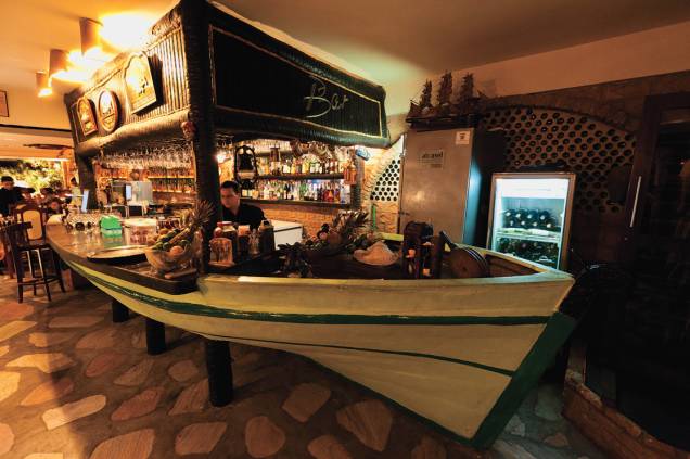 <a href="https://viajeaqui.abril.com.br/estabelecimentos/br-ce-fortaleza-restaurante-vojnilo" rel="Vojnilô"><strong>Vojnilô</strong></a> (em Varjota)<br /> <br /> A casa especializada em pescados utiliza ingredientes frescos em seus pratos. Com molhos suaves e uso competente da grelha, o chef Lúcio Figueiredo segue a fórmula do amigo e mestre Vicente Bojovski, dono da melhor casa de pescados do país, o Guaramare, em Guarapari (ES). <a href="https://viajeaqui.abril.com.br/estabelecimentos/br-ce-fortaleza-restaurante-vojnilo" rel="Vojnilô"><strong>Vojnilô</strong></a> (em Varjota)<br /> <br /> A casa especializada em pescados utiliza ingredientes frescos em seus pratos. Com molhos suaves e uso competente da grelha, o chef Lúcio Figueiredo segue a fórmula do amigo e mestre Vicente Bojovski, dono da melhor casa de pescados do país, o Guaramare, em Guarapari (ES).