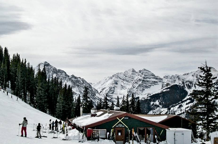 <strong>Cloud Nine Lift, Aspen Highlands</strong>"Não deixe de almoçar nessa casa que fica na montanha de highlands. O ideal é ir no último horário e ficar até os lifts fecharem. Ambiente gostoso, a comida é uma delicia, e o som que vai aumentando durante o almoço anima a todos, que terminam dançando em volta das mesas."