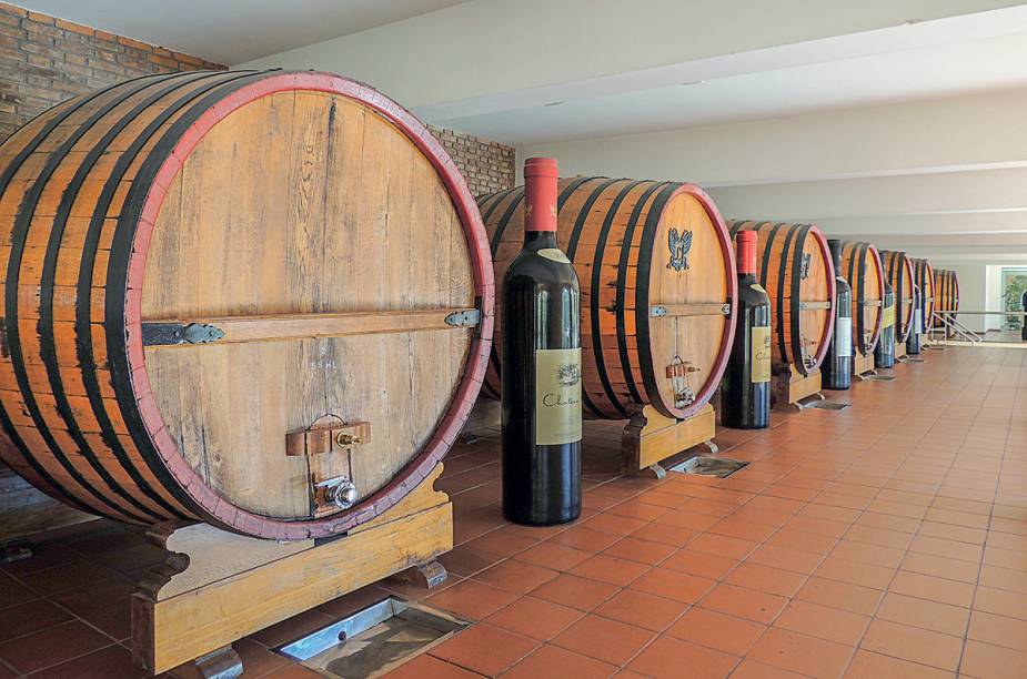 <strong>López</strong>"Os vinhos são elaborados em tonéis de carvalho gigantes com mais de 80 anos, às vezes armazenados por 15 anos. Vá ao museu localizado abaixo da loja, com máquinas antigas e muitas fotos."<em>Endereço: Ozamis, 375, General Gutierrez, Maipú, 261/497-2406</em><em>Funcionamento: de segunda a sexta, das 9h às 17h; aos sábados, das 9h30 às 12h30.</em> <strong>López</strong>"Os vinhos são elaborados em tonéis de carvalho gigantes com mais de 80 anos, às vezes armazenados por 15 anos. Vá ao museu localizado abaixo da loja, com máquinas antigas e muitas fotos."<em>Endereço: Ozamis, 375, General Gutierrez, Maipú, 261/497-2406</em><em>Funcionamento: de segunda a sexta, das 9h às 17h; aos sábados, das 9h30 às 12h30.</em>