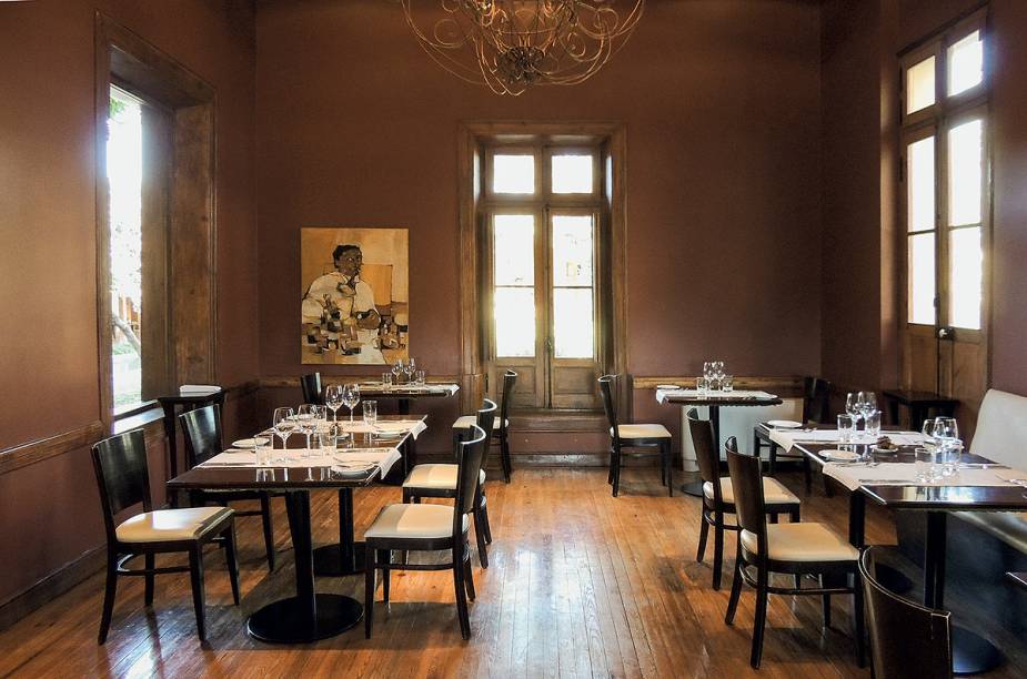 <strong>Tapiz</strong>"Os diferenciais são o atendimento caloroso e o conhecimento técnico dos guias. Não deixe de provar e comprar o Selección de Barricas e o Black Tears. O valor do tour é revertido para as suas compras na loja."<em>Endereço: Ruta Provincial 15, km 32, s/no, Perdriel, Luján de Cuyo, 261/490-0202</em><em>Funcionamento: de segunda a sexta. Tours às 9h30, 11h, 12h30, 15h e 16h30.</em> <strong>Tapiz</strong>"Os diferenciais são o atendimento caloroso e o conhecimento técnico dos guias. Não deixe de provar e comprar o Selección de Barricas e o Black Tears. O valor do tour é revertido para as suas compras na loja."<em>Endereço: Ruta Provincial 15, km 32, s/no, Perdriel, Luján de Cuyo, 261/490-0202</em><em>Funcionamento: de segunda a sexta. Tours às 9h30, 11h, 12h30, 15h e 16h30.</em>