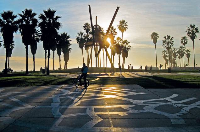 <strong><a href="https://viajeaqui.abril.com.br/cidades/estados-unidos-los-angeles" rel="Los Angeles, EUA" target="_blank">Los Angeles, EUA</a> - Sete noites com carro</strong>Sete noites em Hollywood, no<a href="https://bestwestern.com" rel=" Best Western Plus Hollywood Hills" target="_blank"> Best Western Plus Hollywood Hills</a>, com carro alugado. Em 15/6.<strong>Quem leva?</strong> <a href="https://veniceturismo.com.br" rel="VENICE" target="_blank">VENICE</a> (11/3087-4747), desde US$ 1 931 <strong><a href="https://viajeaqui.abril.com.br/cidades/estados-unidos-los-angeles" rel="Los Angeles, EUA" target="_blank">Los Angeles, EUA</a> - Sete noites com carro</strong>Sete noites em Hollywood, no<a href="https://bestwestern.com" rel=" Best Western Plus Hollywood Hills" target="_blank"> Best Western Plus Hollywood Hills</a>, com carro alugado. Em 15/6.<strong>Quem leva?</strong> <a href="https://veniceturismo.com.br" rel="VENICE" target="_blank">VENICE</a> (11/3087-4747), desde US$ 1 931