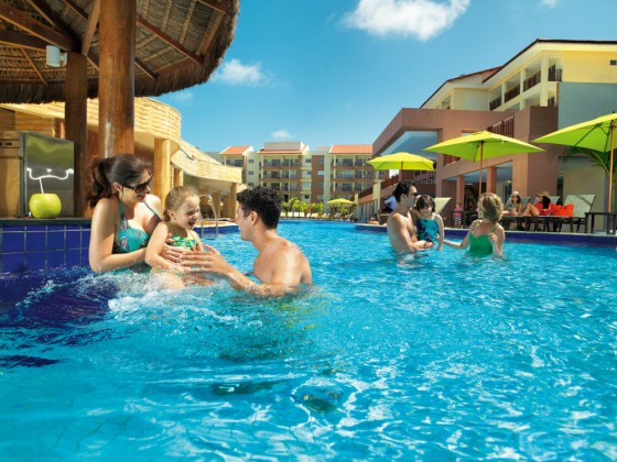 Novo resort tem piscinas para adultos e crianças Novo resort tem piscinas para adultos e crianças