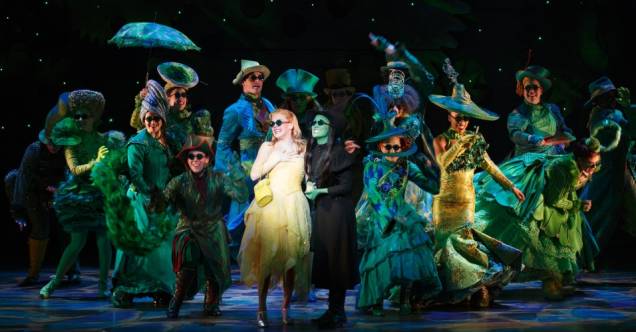 <strong>12. <a href="https://wickedthemusical.com/" rel="Wicked" target="_blank">Wicked</a></strong><strong>Preste atenção:</strong> no histórico número Defying Gravity, no final do primeiro ato. A música ganhou vida para além dos palcos e já foi gravada por outros artistas, incluindo o elenco da série Glee. <strong>12. <a href="https://wickedthemusical.com/" rel="Wicked" target="_blank">Wicked</a></strong><strong>Preste atenção:</strong> no histórico número Defying Gravity, no final do primeiro ato. A música ganhou vida para além dos palcos e já foi gravada por outros artistas, incluindo o elenco da série Glee.