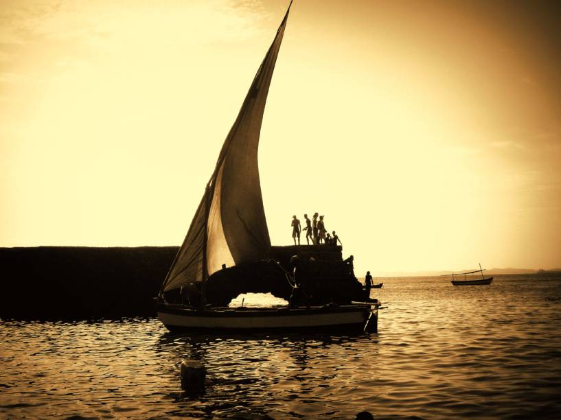 Pôr do sol na Praia da Ribeira, em <a href="https://viajeaqui.abril.com.br/cidades/br-ba-salvador" rel="Salvador" target="_blank">Salvador</a>, <a href="https://viajeaqui.abril.com.br/estados/br-bahia" rel="Bahia" target="_blank">Bahia</a>