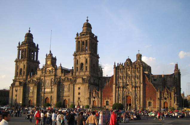 <strong><a href="https://kangaroo.com.br" rel="KANGAROO" target="_blank">KANGAROO</a></strong><strong>O QUE ELA FAZ POR VOCÊ:</strong> Explora a história e a arquitetura mexicanas.<strong>PACOTE:</strong> Ruínas da civilização asteca, farta arquitetura colonial e um toque religioso povoam o tour de nove noites em hotéis de luxo, distribuídas entre a <strong><a href="https://viajeaqui.abril.com.br/cidades/mexico-cidade-do-mexico" rel="Cidade do México" target="_self">Cidade do México</a></strong> <strong>(foto)</strong> (da <a href="https://viajeaqui.abril.com.br/estabelecimentos/mexico-cidade-do-mexico-atracao-basilica-de-guadalupe" rel="Basílica de Guadalupe" target="_self">Basílica de Guadalupe</a>, a padroeira do país), a graciosa San Miguel de Allende, Guanajuato, Zacatecas e Guadalajara. Desde US$ 2 968 <strong><a href="https://kangaroo.com.br" rel="KANGAROO" target="_blank">KANGAROO</a></strong><strong>O QUE ELA FAZ POR VOCÊ:</strong> Explora a história e a arquitetura mexicanas.<strong>PACOTE:</strong> Ruínas da civilização asteca, farta arquitetura colonial e um toque religioso povoam o tour de nove noites em hotéis de luxo, distribuídas entre a <strong><a href="https://viajeaqui.abril.com.br/cidades/mexico-cidade-do-mexico" rel="Cidade do México" target="_self">Cidade do México</a></strong> <strong>(foto)</strong> (da <a href="https://viajeaqui.abril.com.br/estabelecimentos/mexico-cidade-do-mexico-atracao-basilica-de-guadalupe" rel="Basílica de Guadalupe" target="_self">Basílica de Guadalupe</a>, a padroeira do país), a graciosa San Miguel de Allende, Guanajuato, Zacatecas e Guadalajara. Desde US$ 2 968