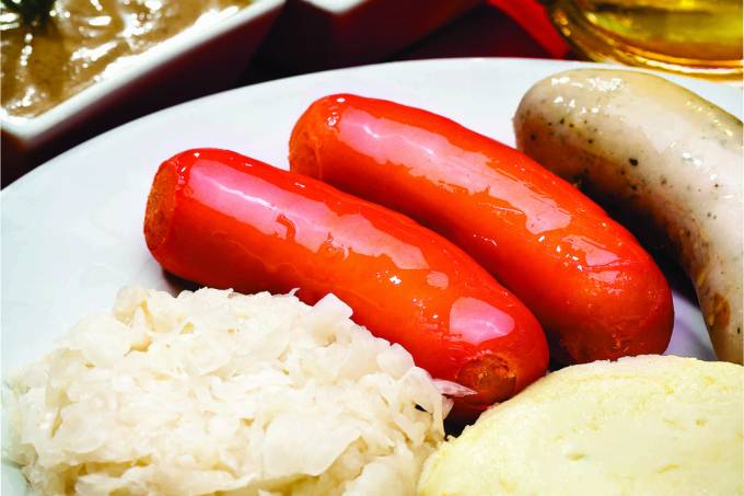 bock-und-weiss-wurst-salsichas-vermelha-e-branca.jpeg