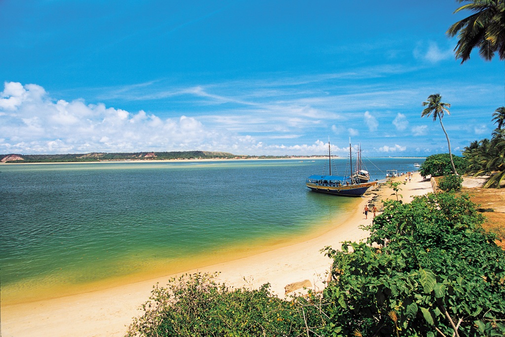00441091.jpeg Escuna ancorada na Praia do Gunga, em Barra de São Miguel, Alagoas