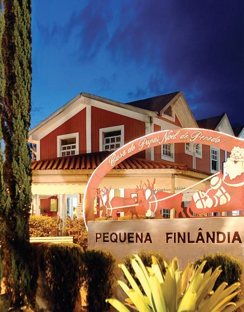 Parque temático Casa do Papai Noel na <a href="https://viajeaqui.abril.com.br/estabelecimentos/br-rj-penedo-atracao-pequena-finlandia" rel="Pequena Finlândia" target="_blank">Pequena Finlândia</a>, no subdistrito da cidade de <a href="https://viajeaqui.abril.com.br/cidades/br-rj-itatiaia" rel="Itatiaia (RJ)" target="_blank">Itatiaia (RJ)</a>