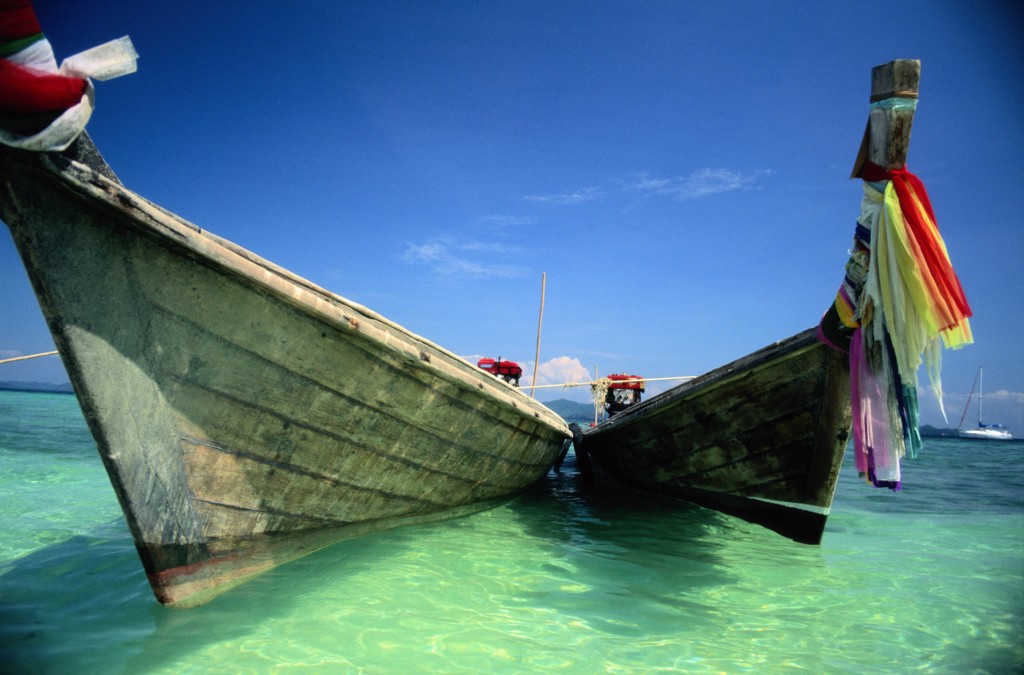 Barquinho t&iacute;pico de Koh Phi Phi