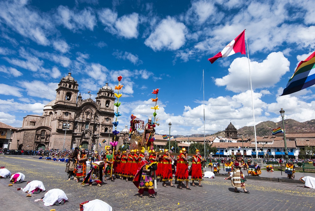 O festival Inti Raymi, que homenageia o Deus Sol acontece no dia 24 de junho e tem encenações que remetem à cultura inca