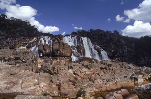 A poucos metros do Cânion 2 do Rio Preto, na Chapada dos Veadeiros, a Cachoeira das Cariocas tem várias cascatas, poços para banho e uma prainha A poucos metros do Cânion 2 do Rio Preto, na Chapada dos Veadeiros, a Cachoeira das Cariocas tem várias cascatas, poços para banho e uma prainha