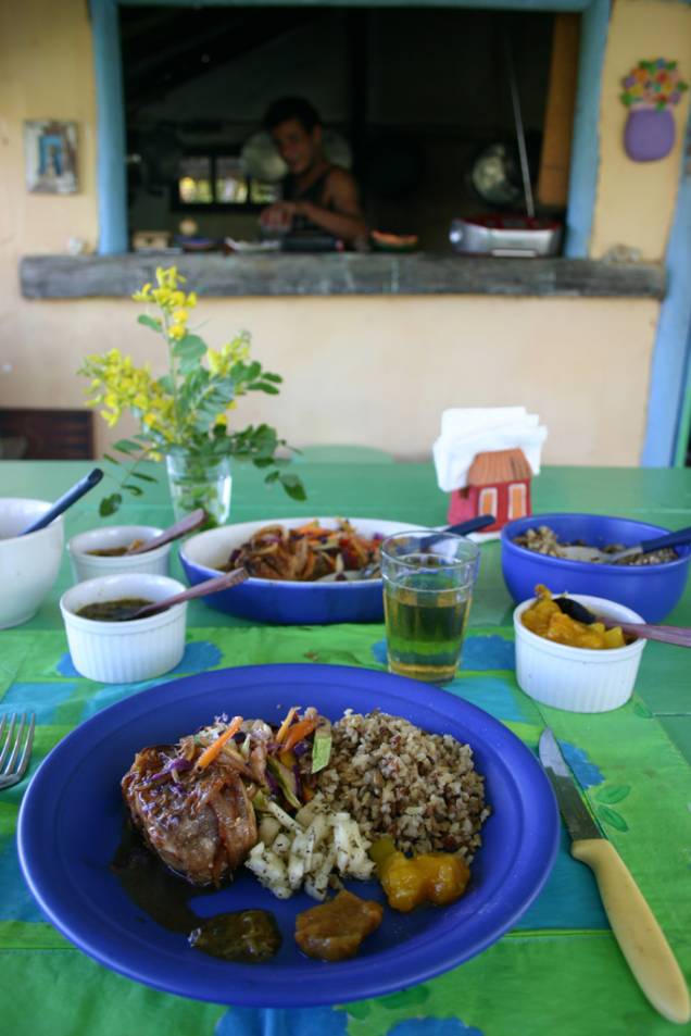 O restaurante da Silvinha não serve receitas com carne vermelha e o menu é definido de acordo com os ingredientes frescos do dia O restaurante da Silvinha não serve receitas com carne vermelha e o menu é definido de acordo com os ingredientes frescos do dia