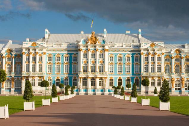 O Palácio de Catarina, construído em 1756, servia de residência de verão aos czares russos e suas famílias O Palácio de Catarina, construído em 1756, servia de residência de verão aos czares russos e suas famílias