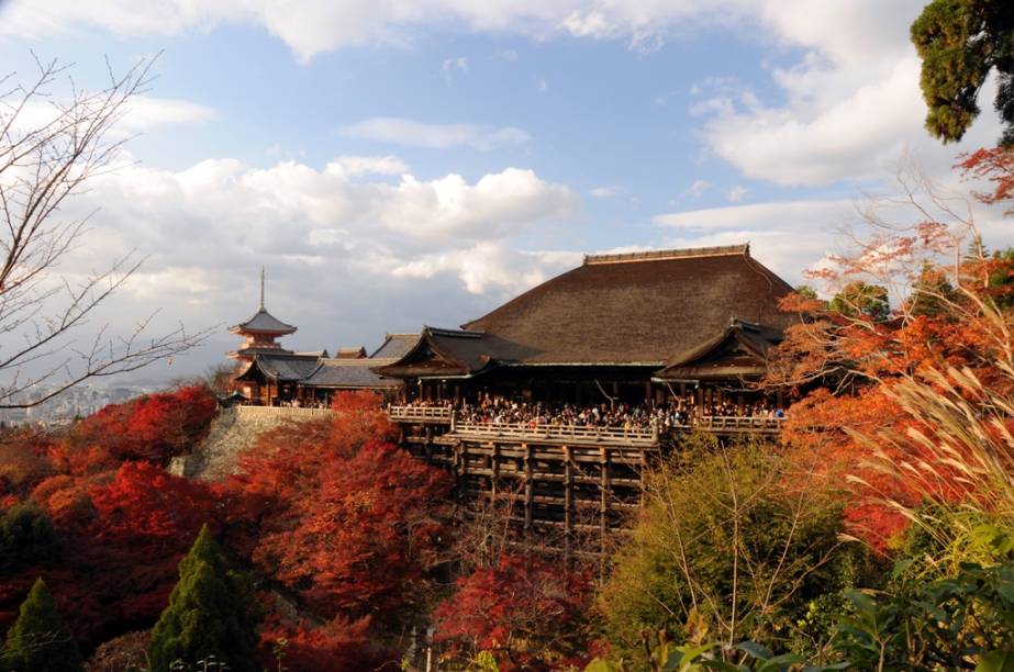 O histórico templo Kyomizudera oferece uma das mais belas vistas de Kyoto O histórico templo Kyomizudera oferece uma das mais belas vistas de Kyoto
