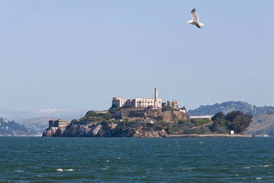 A lendária prisão da Ilha de Alcatraz, desativada na década de 1960, pode ser vista de vários pontos da cidade A lendária prisão da Ilha de Alcatraz, desativada na década de 1960, pode ser vista de vários pontos da cidade