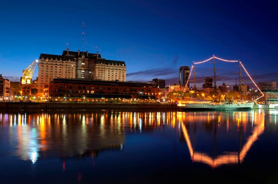 Os antigos armazéns e cais de Puerto Madero já foram um lugar decadente e perigoso. Hoje, o local foi reformado e é uma das principais atrações turísticas de Buenos Aires Os antigos armazéns e cais de Puerto Madero já foram um lugar decadente e perigoso. Hoje, o local foi reformado e é uma das principais atrações turísticas de Buenos Aires