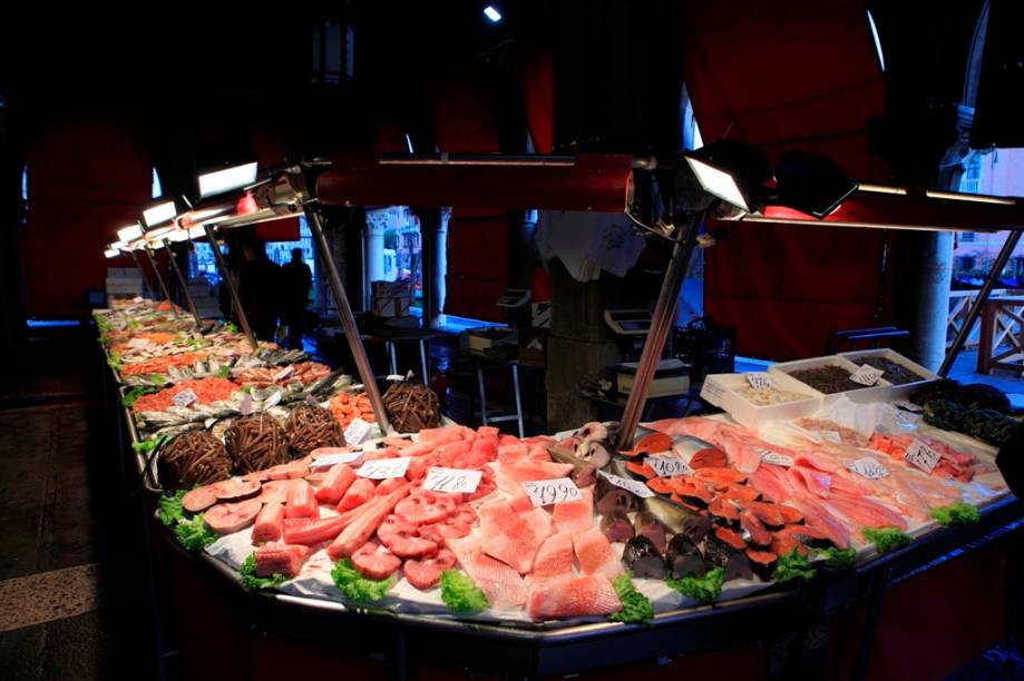 O mercado de Rialto de Veneza possui uma área reservada para pescados, o Campo della Pescaria O mercado de Rialto de Veneza possui uma área reservada para pescados, o Campo della Pescaria