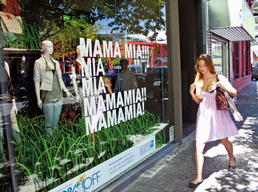 Vitrine de Palermo, bairro de <a href="https://viajeaqui.abril.com.br/cidades/ar-buenos-aires" rel="Buenos Aires">Buenos Aires</a> famoso pelas lojas muito frequentadas pelos brasileiros em busca de bons preços Vitrine de Palermo, bairro de <a href="https://viajeaqui.abril.com.br/cidades/ar-buenos-aires" rel="Buenos Aires">Buenos Aires</a> famoso pelas lojas muito frequentadas pelos brasileiros em busca de bons preços