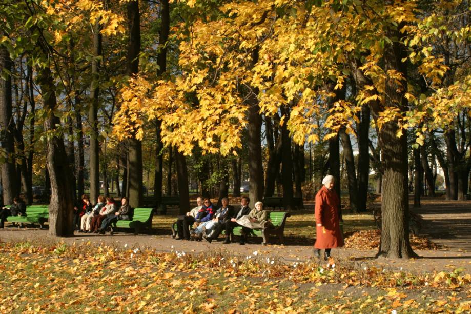 Os Jardins de Verão, construído sob ordens de Pedro, o Grande, abriga lagos e uma coleção de esculturas dos séculos 17 e 18 Os Jardins de Verão, construído sob ordens de Pedro, o Grande, abriga lagos e uma coleção de esculturas dos séculos 17 e 18