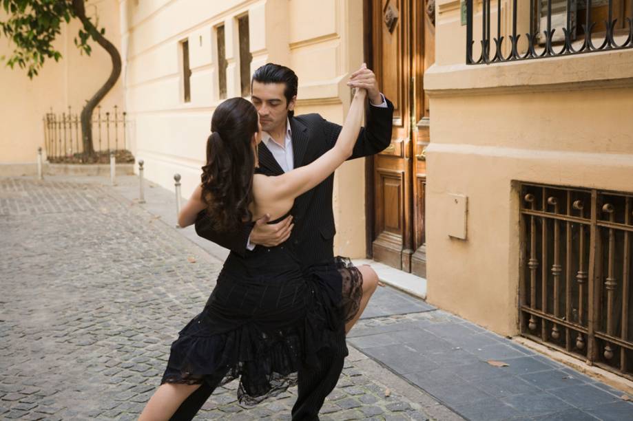 É comum ver casais dançando tango nas ruas de San Telmo e Caminito