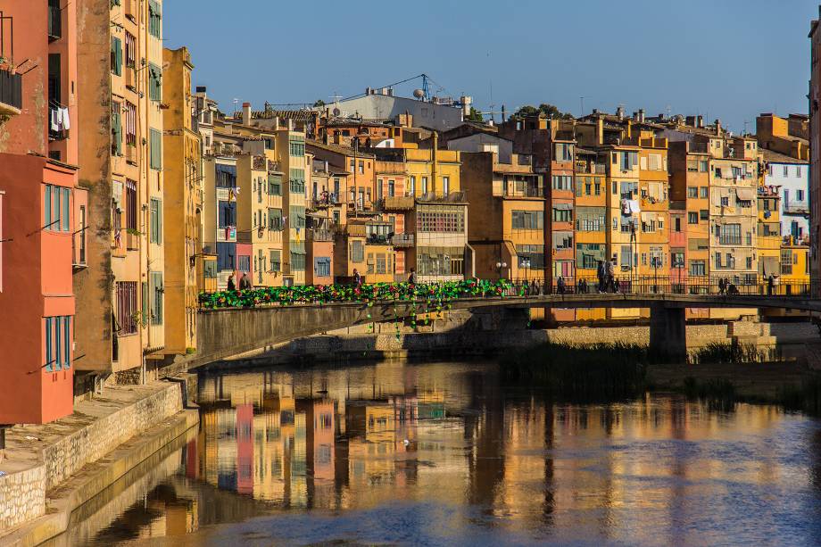 A cidade fica a uma hora de trem de Barcelona