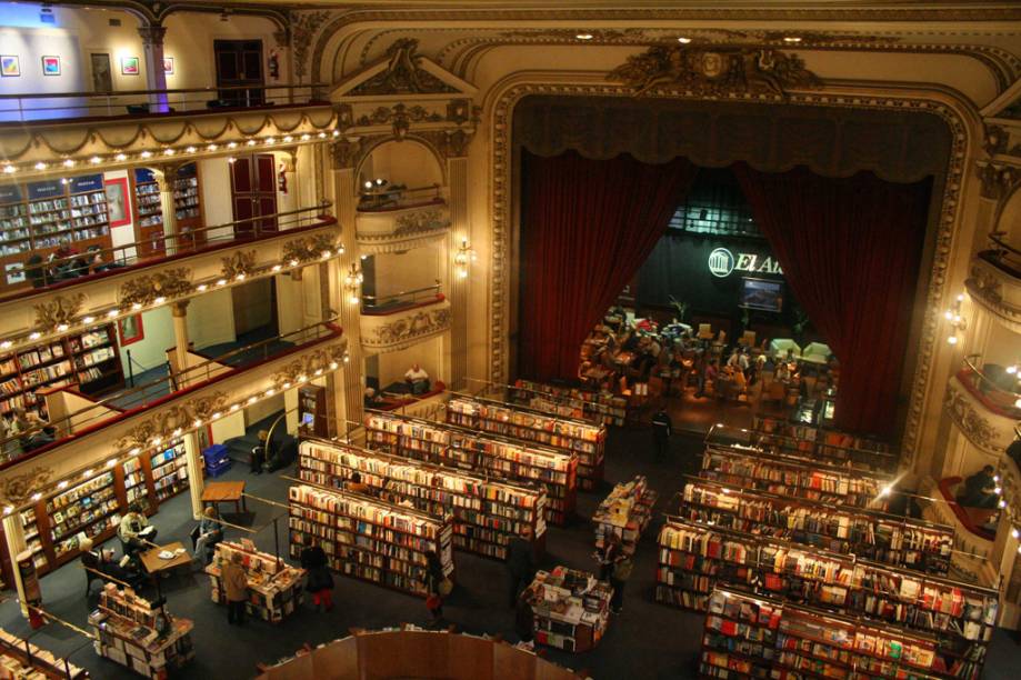 A Livraria El Ateneo, da Avenida Santa Fé, fica no edifício onde funcionou o Grand Splendid, um grandes teatros da década de 1920 A Livraria El Ateneo, da Avenida Santa Fé, fica no edifício onde funcionou o Grand Splendid, um grandes teatros da década de 1920