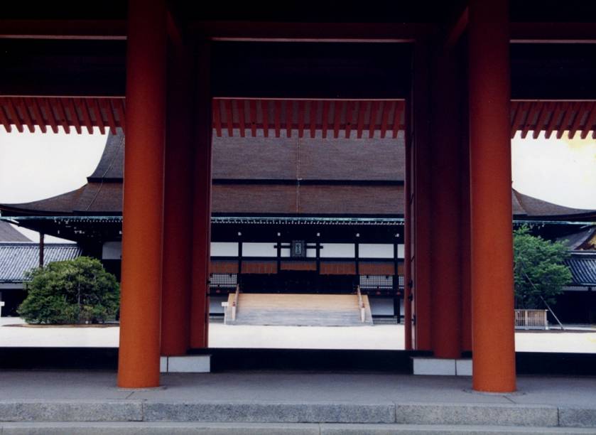 Detalhe de edifício no Gosho, o palácio imperial de Kyoto. A cidade foi capital do Japão de 794 a 1869, quando esta foi transferida para Edo, a atual Tóquio Detalhe de edifício no Gosho, o palácio imperial de Kyoto. A cidade foi capital do Japão de 794 a 1869, quando esta foi transferida para Edo, a atual Tóquio