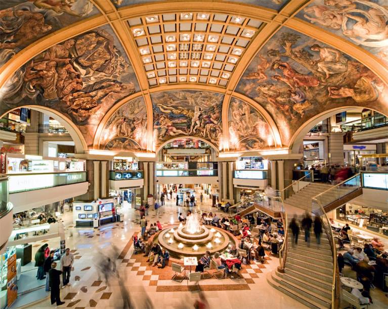 O shopping Galerías Pacífico, endereço incontornável dos brasileiros em Buenos Aires, com lojas como Adidas e M.A.C O shopping Galerías Pacífico, endereço incontornável dos brasileiros em Buenos Aires, com lojas como Adidas e M.A.C