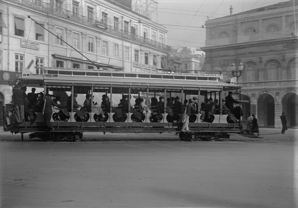 Fotografia sem data. Produzida durante a atividade do Est&uacute;dio Hor&aacute;cio Novais, 1930-1980. (Biblioteca de Arte da Funda&ccedil;&atilde;o Calouste Gulbenkian)