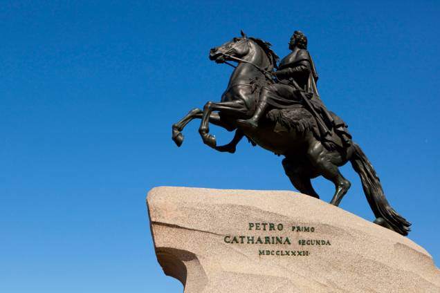 Estátua em bronze de Pedro, o Grande, fundador de São Petersburgo Estátua em bronze de Pedro, o Grande, fundador de São Petersburgo