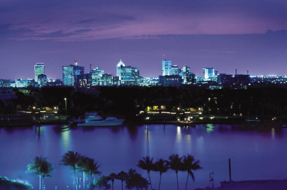 Os diversos canais de <a href="https://viajeaqui.abril.com.br/cidades/estados-unidos-fort-lauderdale" rel="Fort Lauderdale">Fort Lauderdale</a> lhe conferiram um certo charme, junto ao apelido de "Veneza das Américas"