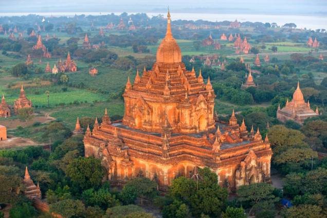 Ha milhares de estupas em <a href="https://viajeaqui.abril.com.br/cidades/mianmar-bagan" rel="Bagan" target="_blank">Bagan</a>, mas fique de olho para não perder as mais importantes: Ananda Pahto, de 1105, com seu elegante cimo dourado; Shwezigon Paya (1102), um dos mais belos do mundo e muito disputado para cerimônias religiosas; Shwesandaw Paya e o piramidal Dhamamyangyi, na região central; e Mingalazedi, próximo ao vilarejo de Myinkaba, Dhammayazika e Bupaya, junto ao rio Ha milhares de estupas em <a href="https://viajeaqui.abril.com.br/cidades/mianmar-bagan" rel="Bagan" target="_blank">Bagan</a>, mas fique de olho para não perder as mais importantes: Ananda Pahto, de 1105, com seu elegante cimo dourado; Shwezigon Paya (1102), um dos mais belos do mundo e muito disputado para cerimônias religiosas; Shwesandaw Paya e o piramidal Dhamamyangyi, na região central; e Mingalazedi, próximo ao vilarejo de Myinkaba, Dhammayazika e Bupaya, junto ao rio