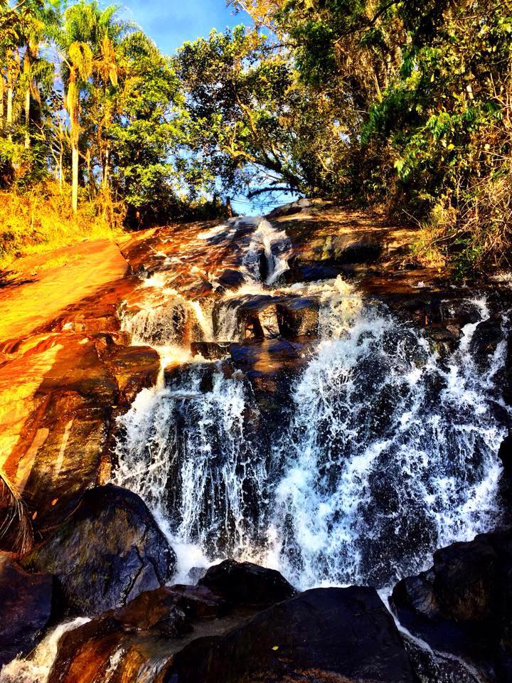 a-cachoeira-do-roncador-colada-na-pousada-hom%c3%b4nima-divulga%c3%a7%c3%a3o