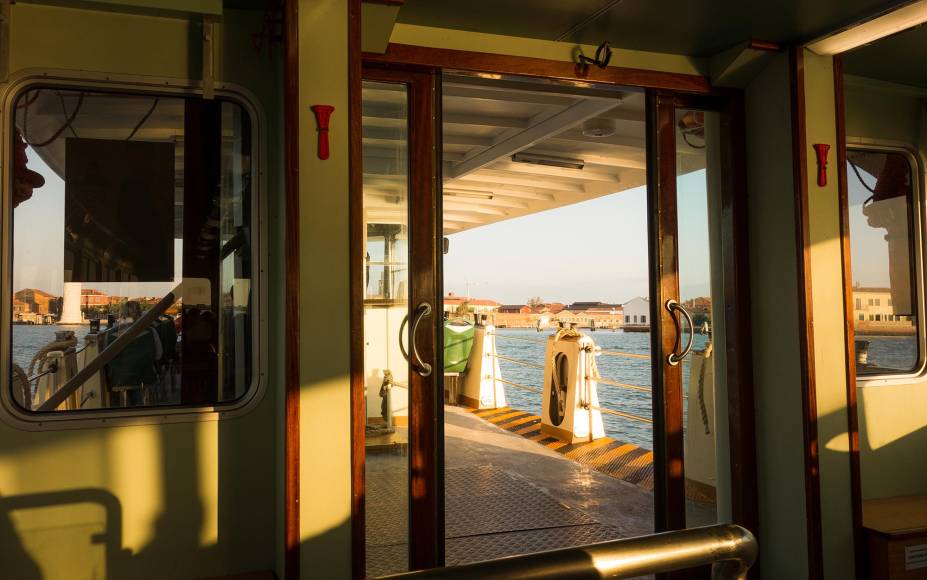 O Vaporetto é uma das opções de transporte pelo Grande Canal, principalmente se você precisar percorrer uma grande distância em pouco tempo O Vaporetto é uma das opções de transporte pelo Grande Canal, principalmente se você precisar percorrer uma grande distância em pouco tempo