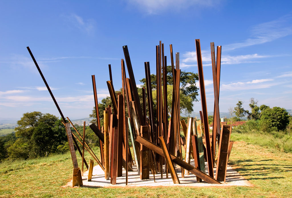 Obra Beam Drop, de Chris Burden, em Inhotim, Brumadinho (MG) Obra Beam Drop, de Chris Burden, em Inhotim, Brumadinho (MG)