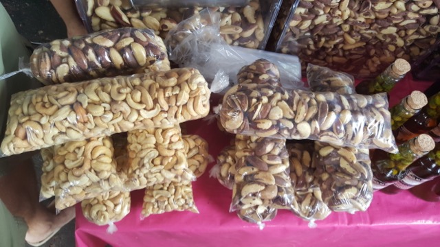 Castanhas de caj&uacute; e do Par&aacute; no Ver-o-Peso