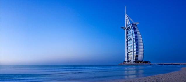 Hotel Burj Al Arab, com <a href="https://viajeaqui.abril.com.br/cidades/emirados-arabes-unidos-dubai" rel="Dubai" target="_blank">Dubai</a> ao fundo Hotel Burj Al Arab, com <a href="https://viajeaqui.abril.com.br/cidades/emirados-arabes-unidos-dubai" rel="Dubai" target="_blank">Dubai</a> ao fundo