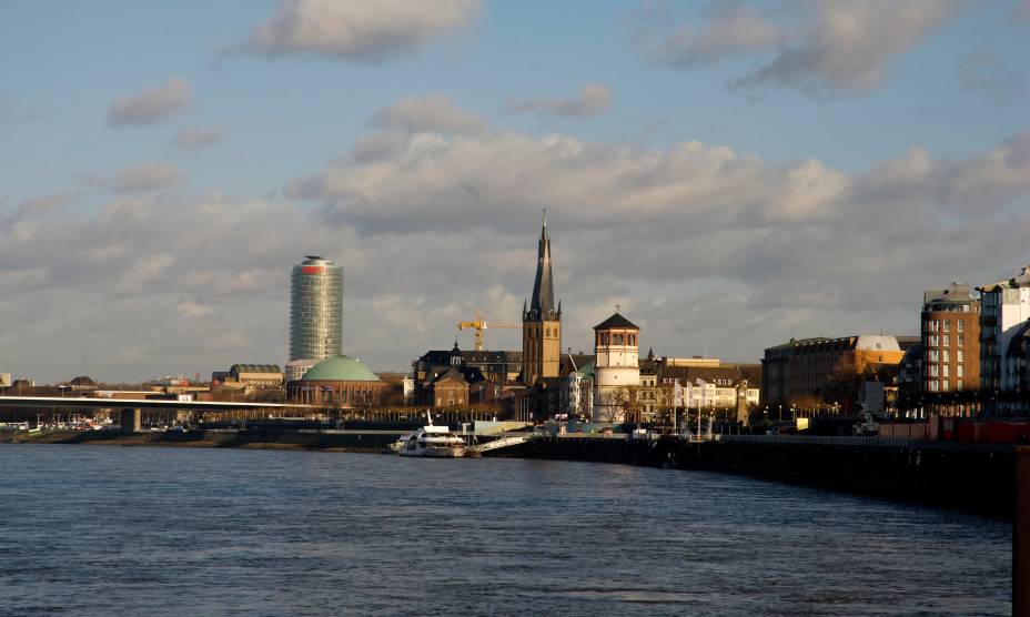 O ar cosmopolita da cidade de Düsseldorf, na Alemanha