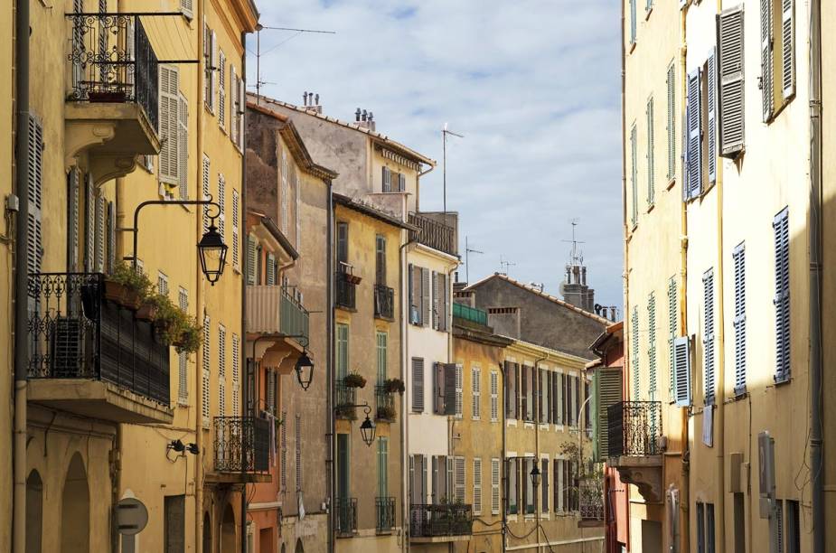 Le Suquet, o Centro Histórico de Cannes, fica em torno de um castelo medieval Le Suquet, o Centro Histórico de Cannes, fica em torno de um castelo medieval