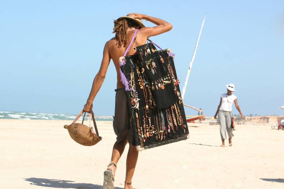 Nos anos 1970, Canoa Quebrada não passava de um refúgio hippie – hoje, mesmo com a chegada do turismo de massa, ainda dá para sentir o clima da época