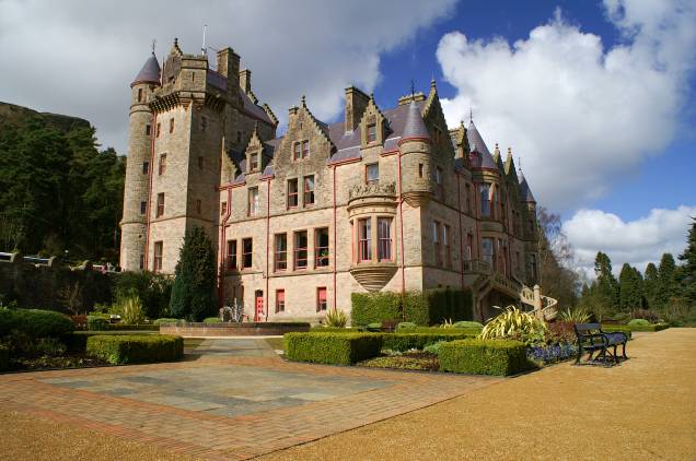 O Castelo de Belfast, situado na capital da <a href="https://viajeaqui.abril.com.br/paises/irlanda-do-norte" rel="Irlanda do Norte">Irlanda do Norte</a>, foi erguido em meados de 1870 e, ao longo dos anos, passou por diversos processos de restauração que hoje conservam sua exuberância. Além de participar de tours e eventos, o visitante pode agendar casamentos O Castelo de Belfast, situado na capital da <a href="https://viajeaqui.abril.com.br/paises/irlanda-do-norte" rel="Irlanda do Norte">Irlanda do Norte</a>, foi erguido em meados de 1870 e, ao longo dos anos, passou por diversos processos de restauração que hoje conservam sua exuberância. Além de participar de tours e eventos, o visitante pode agendar casamentos