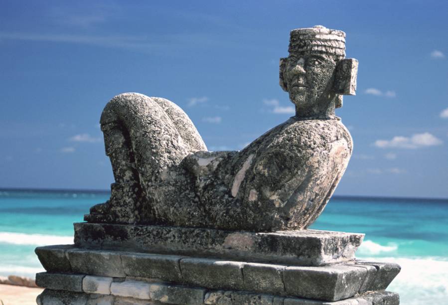 O Chacmool é uma estátua frequentemente encontrada em sítios toltecas e maias. Sua função ou quem ele representa ainda é um mistério. O próprio nome chacmool é uma criação relativamente recente O Chacmool é uma estátua frequentemente encontrada em sítios toltecas e maias. Sua função ou quem ele representa ainda é um mistério. O próprio nome chacmool é uma criação relativamente recente