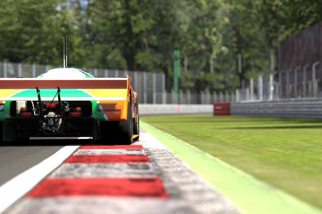 O autódromo de Monza é um popular passeio nos subúrbios de Milão O autódromo de Monza é um popular passeio nos subúrbios de Milão
